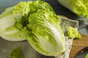 关闭水平刚收获的卷心菜的形象。